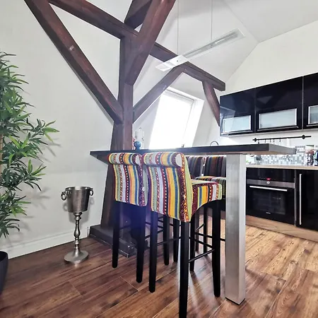 Bohnapartments Steigerwald - 3 Badezimmer - 4 Schlafzimmer - Vollausstattung - Wlan - Gratis Parkplatze Apartman