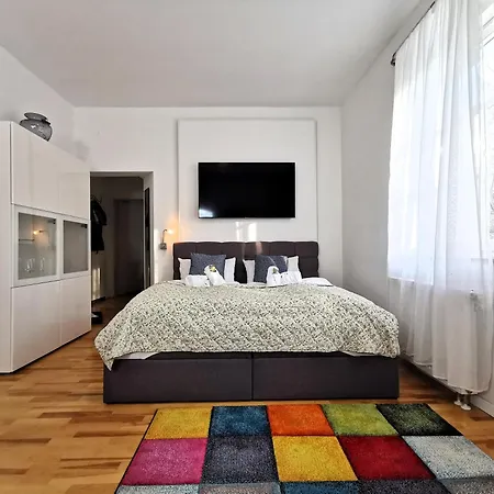 Bohnapartments Steigerwald - 3 Badezimmer - 4 Schlafzimmer - Vollausstattung - Wlan - Gratis Parkplatze Erfurt