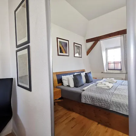 Bohnapartments Steigerwald - 3 Badezimmer - 4 Schlafzimmer - Vollausstattung - Wlan - Gratis Parkplatze Apartman