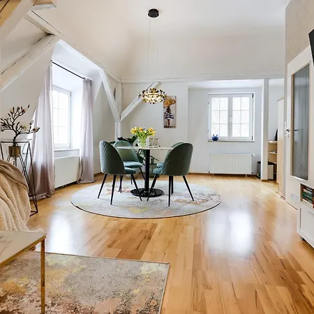 Bohnapartments Steigerwald - 3 Badezimmer - 4 Schlafzimmer - Vollausstattung - Wlan - Gratis Parkplatze Apartman *