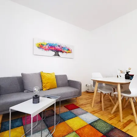 Bohnapartments Steigerwald - 3 Badezimmer - 4 Schlafzimmer - Vollausstattung - Wlan - Gratis Parkplatze Apartman