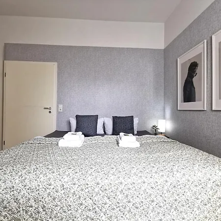 Bohnapartments Steigerwald - 3 Badezimmer - 4 Schlafzimmer - Vollausstattung - Wlan - Gratis Parkplatze